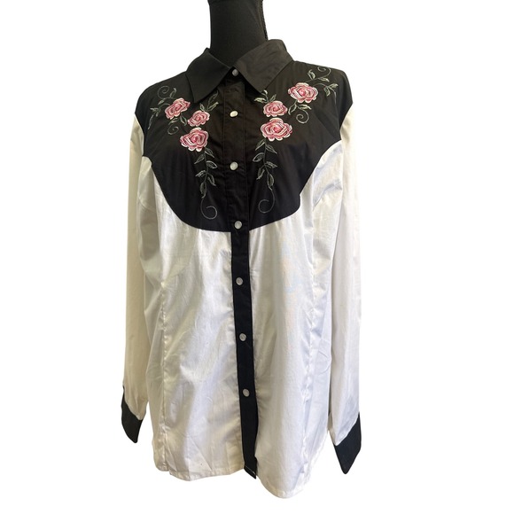 Grand Ole Opry Tops - Grand Ole Opry Womens Western Snap Button Shirt Rose Embroidered White Black 1X